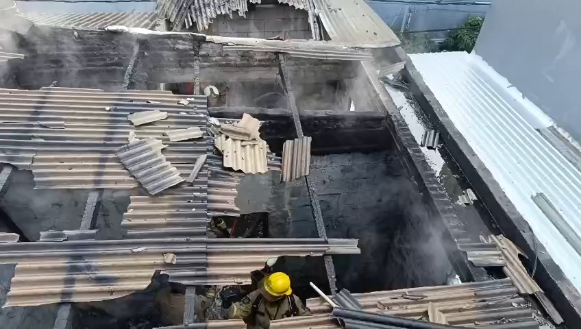 Kebakaran Rumah di Putat Gede Timur Surabaya, 1 Orang Dievakuasi Tim Medis