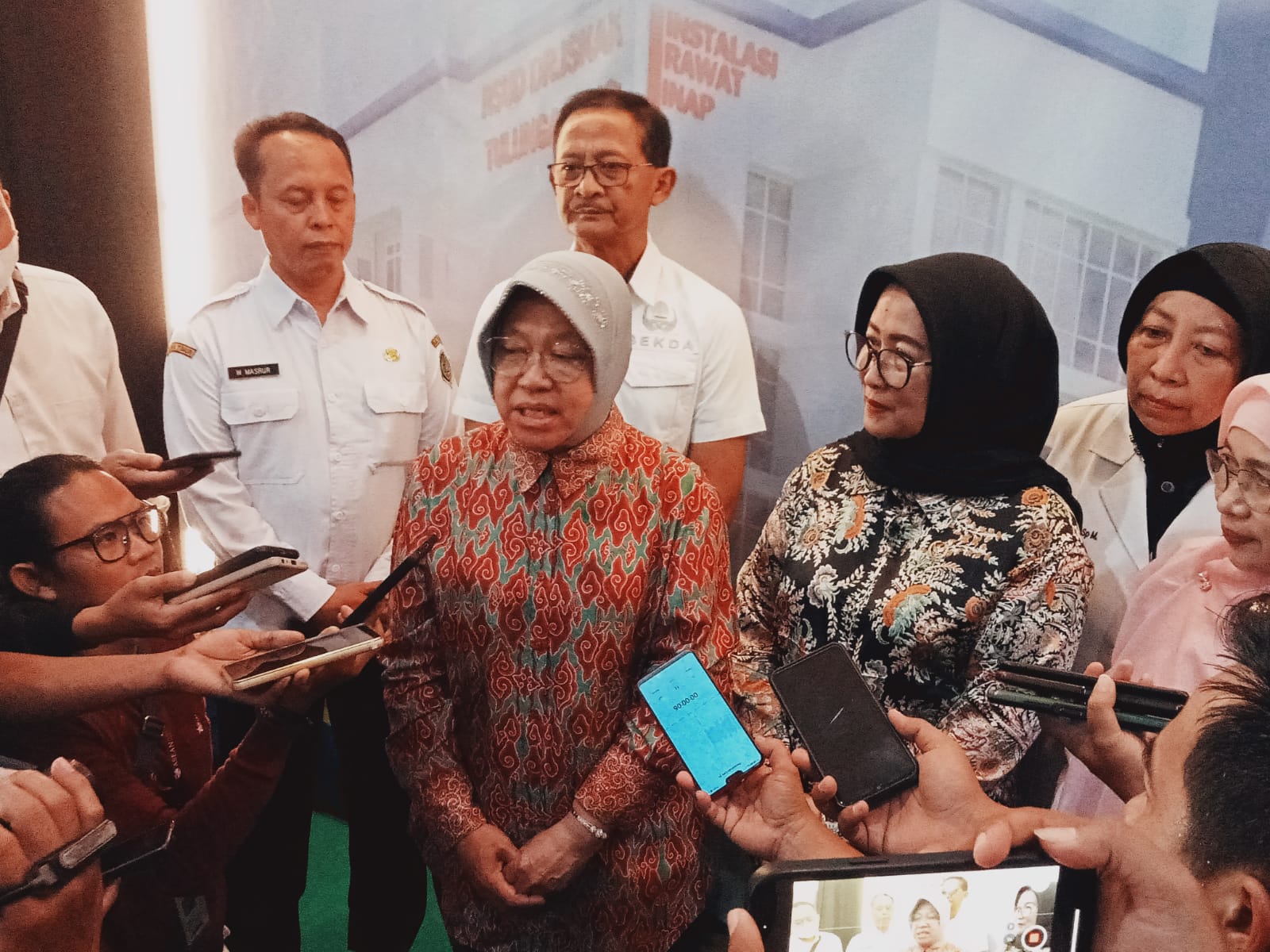 Mensos Tri Rismaharini Kunjungi Tulungagung, Pantau Operasi Katarak Gratis di RSUD dr Iskak 