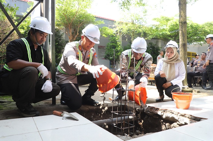 Kapolres Kediri Letakkan Batu Pertama Ruang Bermain TK Kemala Bhayangkari 43 Pare