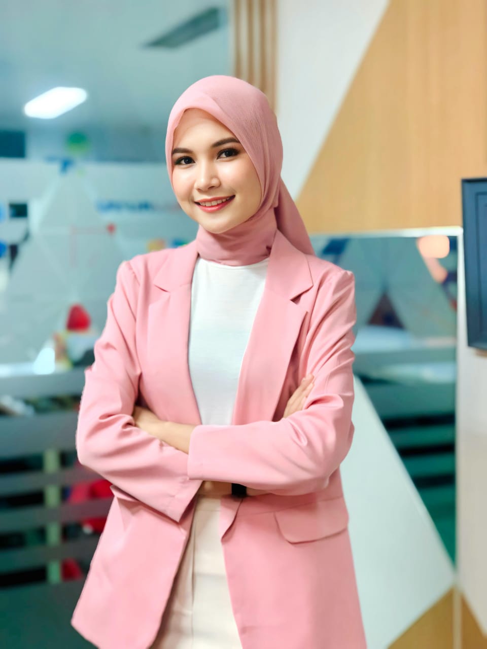 Perjalanan Inspiratif Titi  Dwi Janarko, dari SMK hingga Presenter Berhijab di TV Nasional