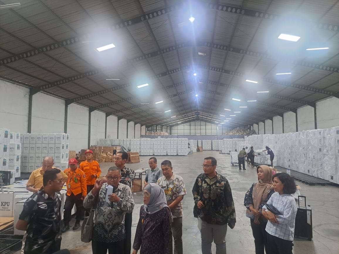 Pjs Wali Kota Surabaya Pastikan Kesiapan Logistik Pilkada 2024, Sarankan Tambah AC dan Perketat Keamanan