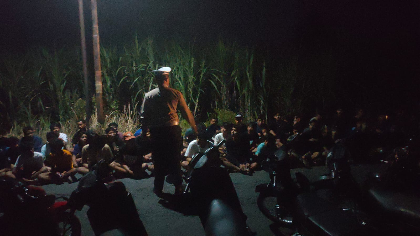 Bubarkan Balap Liar di Plosoklaten, Polres Kediri Amankan 75 Motor