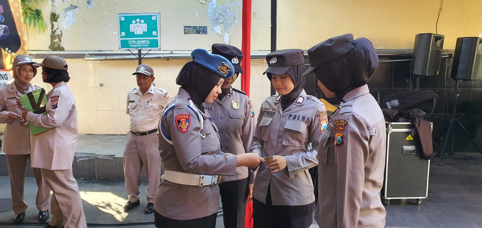Operasi Patuh Semeru, Propam Polres Lumajang Cek Surat-surat Anggota