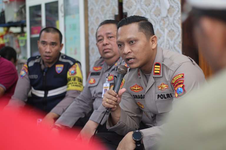 Polsek Tandes Gelar Jumat Curhat, Ajak Warga Bersama Jaga Keamanan Lingkungan