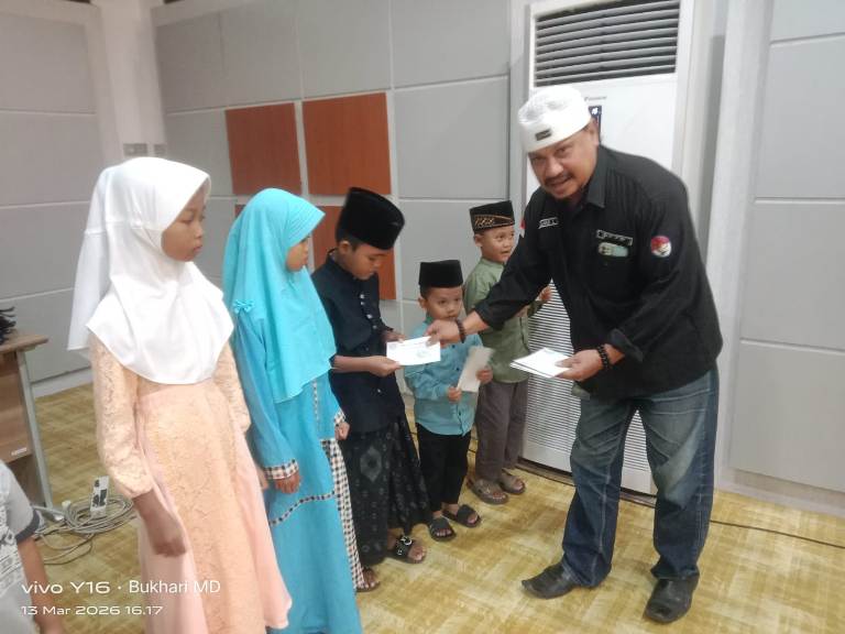 PIJP Bersama Pegadaian Syariah, PLN, dan PR Sekar Anom Santuni Anak Yatim