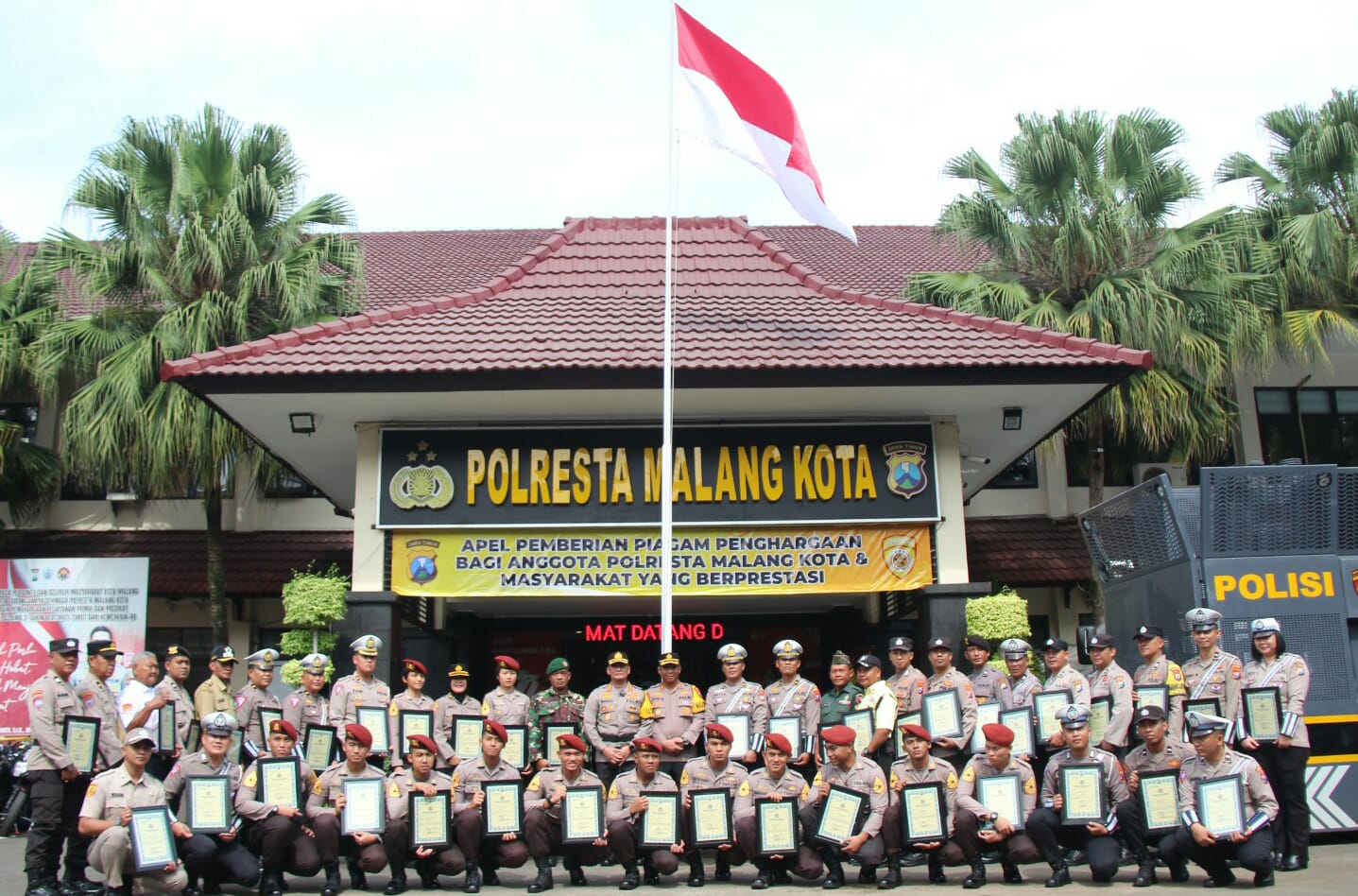 Kapolresta Malang Kota Beri Penghargaan Anggota dan Masyarakat