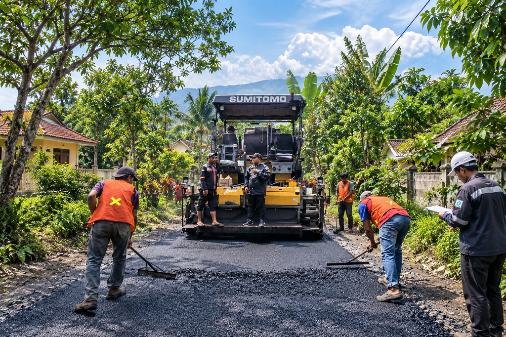 Dinas PUTR Lumajang Genjot Perbaikan Jalan Rusak, Ini Harapan Endah Mardiana