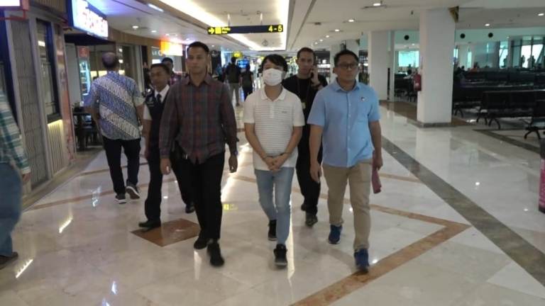 BREAKING NEWS: Ivan Sugiamto Dijemput di Bandara Internasional Juanda