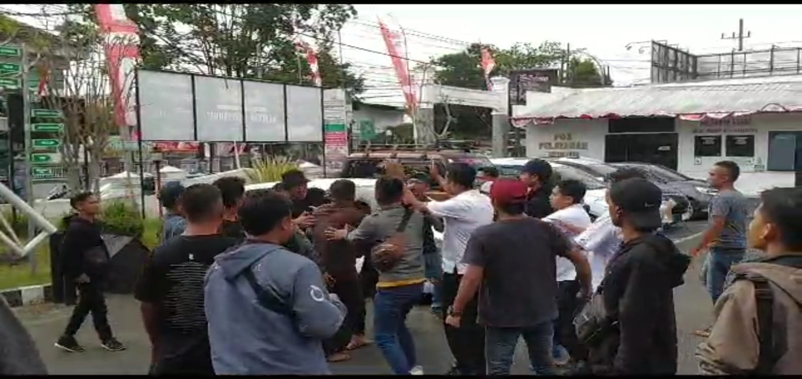 Viral Video Kericuhan Warga Puger dengan Security Kejari Jember, Ini Kata Kajari