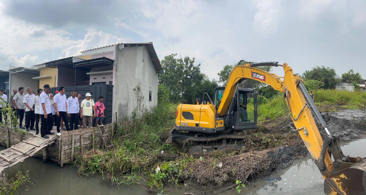 Saluran Irigasi Tinggal 1,5 Meter, Bupati Sidoarjo Minta Dinormalisasi