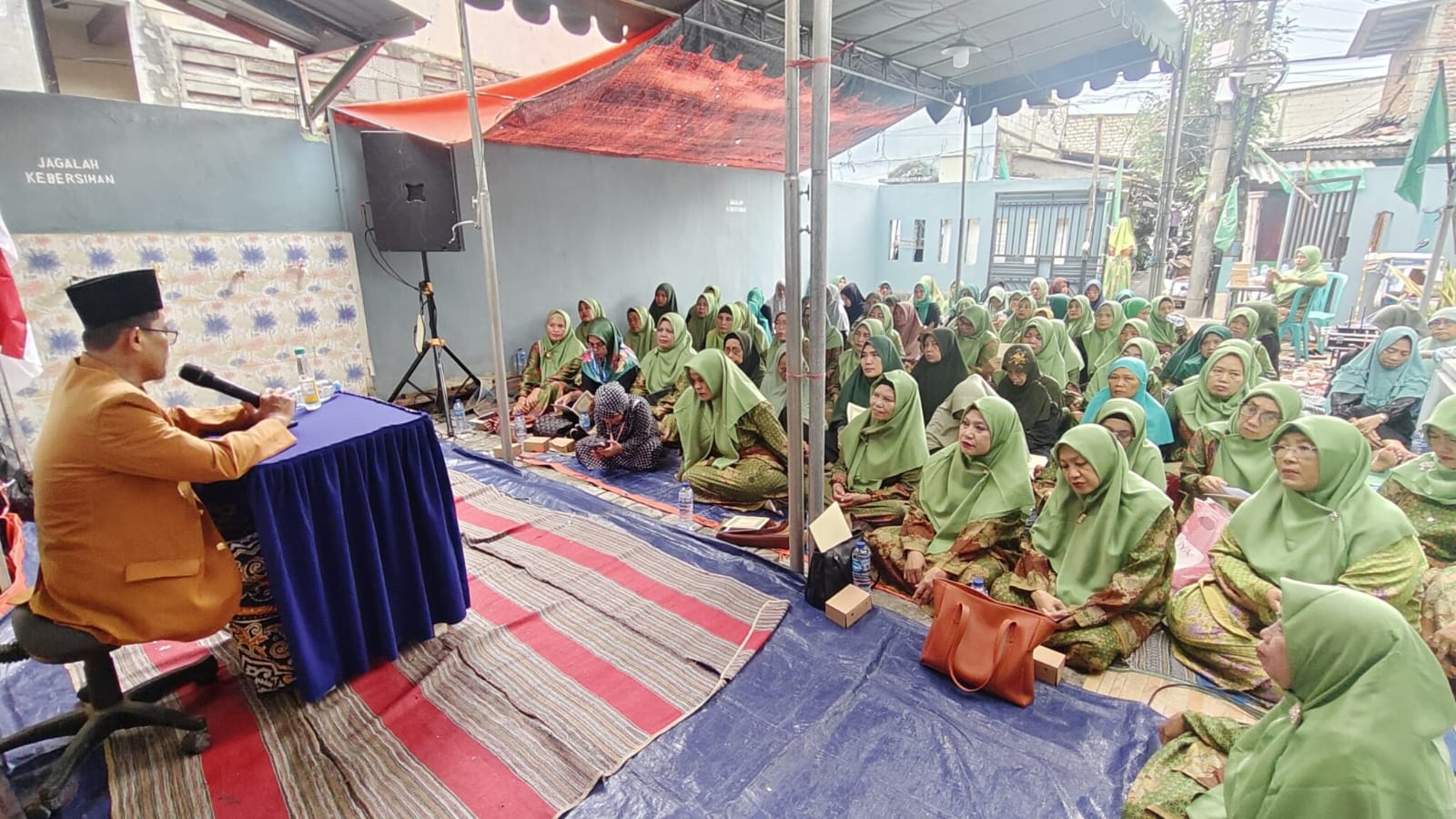 Muslimat NU Embong Kaliasin Gelar Halalbihalal dan Seminar Alquran