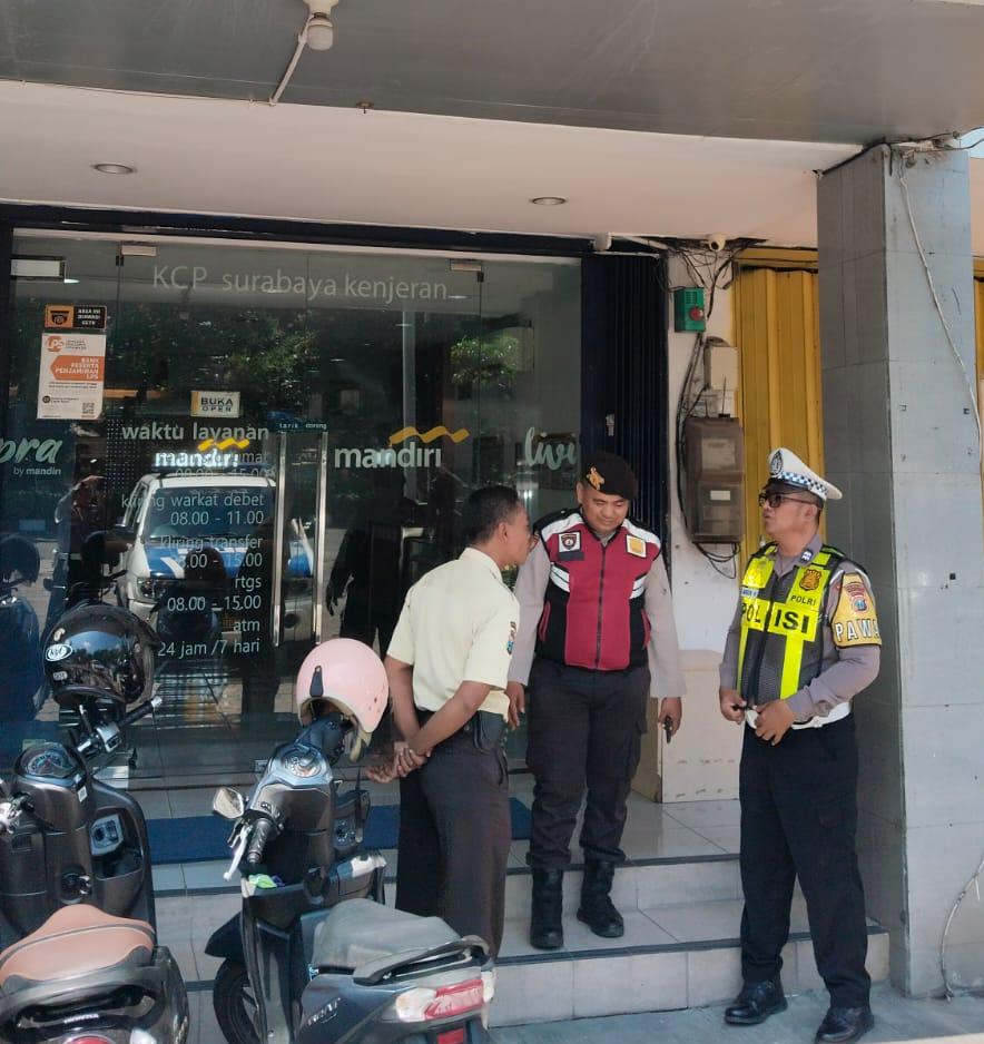 Antisipasi Kejahatan, Unit Patroli Polsek Mulyorejo Sambangi Perbankan