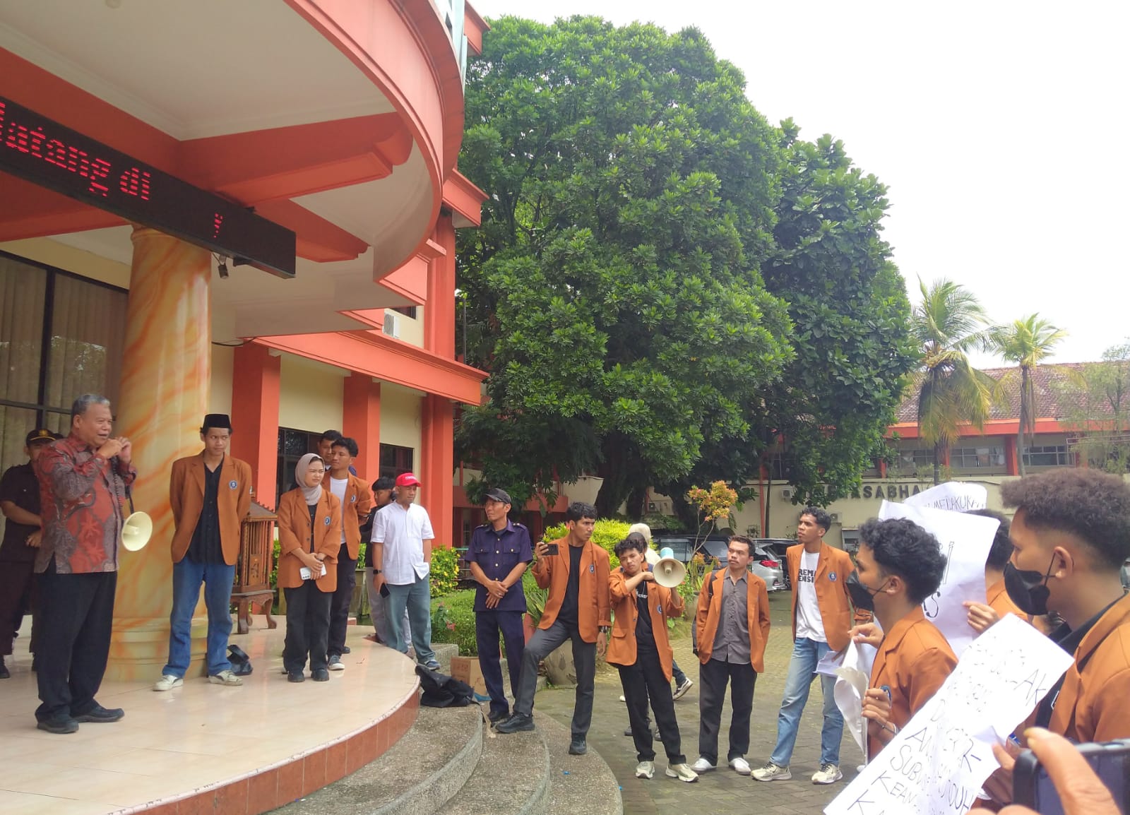 Ketua PPLP PT PGRI Unikama Laporkan Rektor ke Polda Jatim