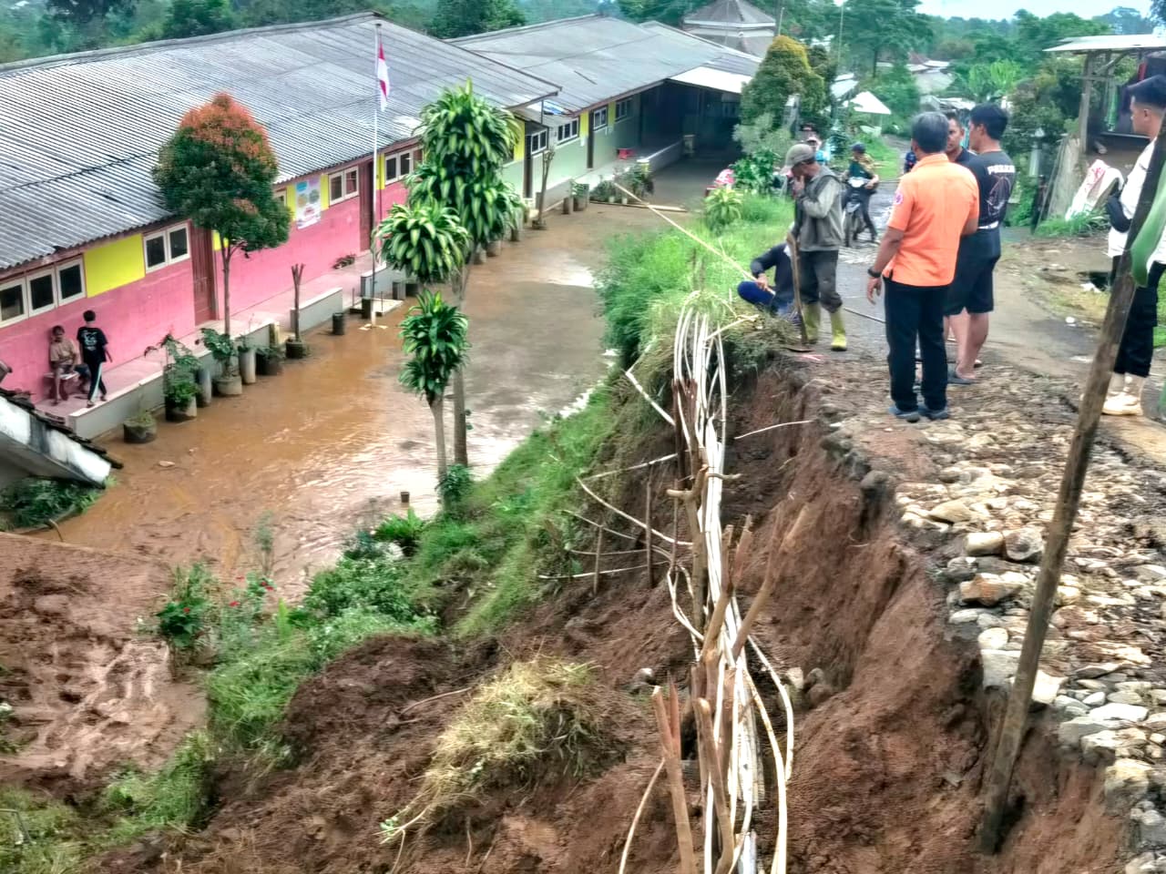 Longsor Terjang Tutur dan Puspo, Sejumlah Sekolah Ikut Terdampak