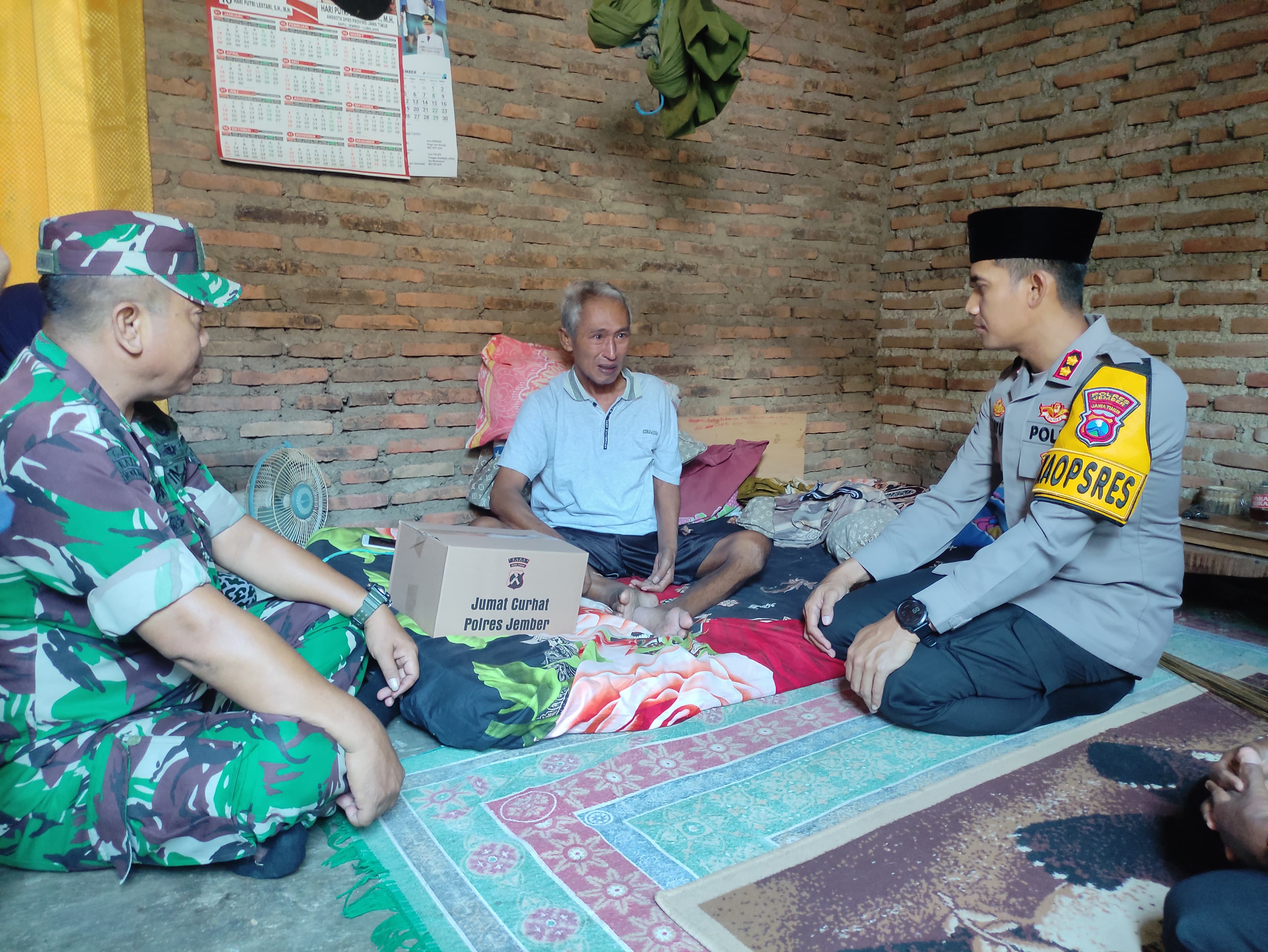 Blusukan ke Rumah Warga, Kapolres Jember Terima Curhatan Soal Ekonomi