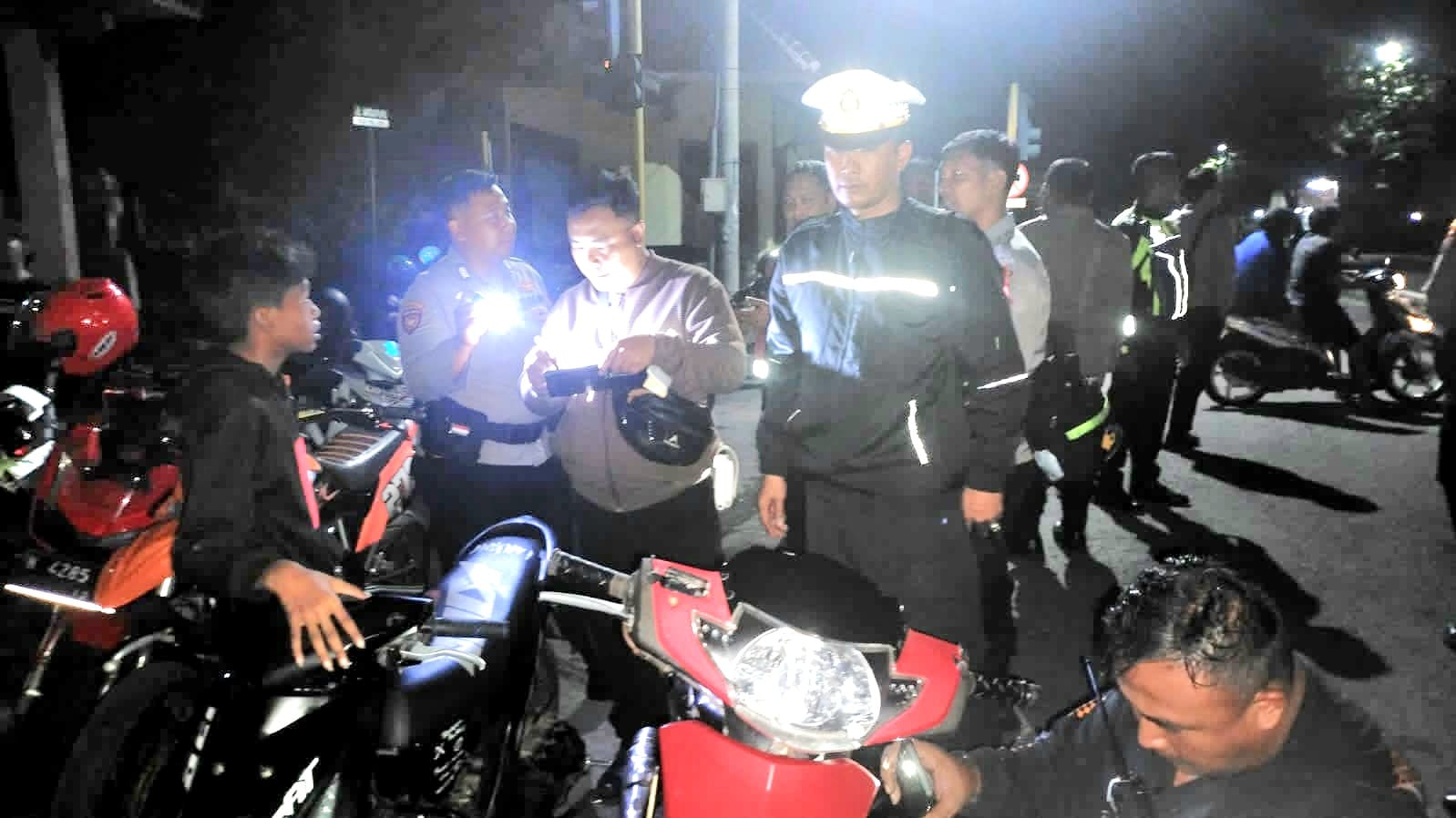 Patroli di JLT, Satlantas Polres Lumajang Tindak Ratusan Motor