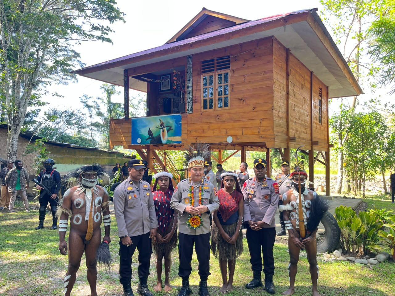Astamaops Kapolri Kunjungi Anak-Anak Papua, Kobarkan Semangat Belajar dan Berkarya