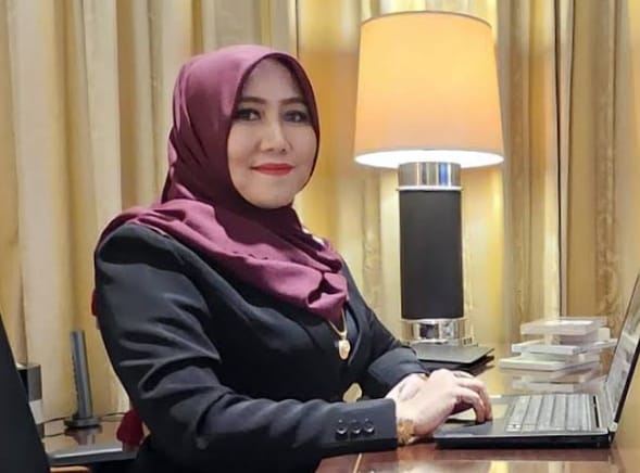 Lia Istifhama: Aktivis Literasi yang Menulis dengan Hati