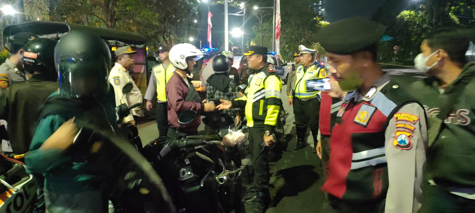 Patroli Gabungan Rayon 3 Cegah Tindak Kejahatan di Surabaya