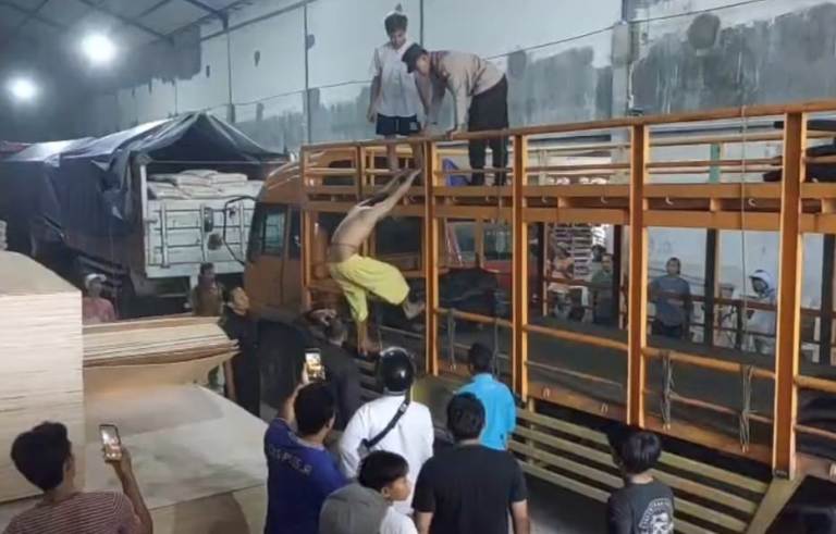 Pasien ODGJ RSU Situbondo Kabur dan Mengamuk di Jalur Pantura