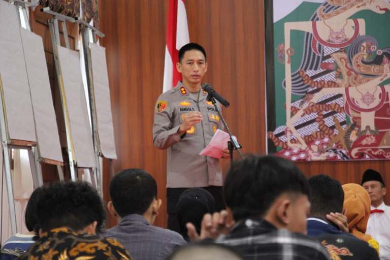 Polres Kediri Kota Gelar Binlat Jati Diri Bangsa untuk Menumbuhkan Nasionalisme Generasi Muda