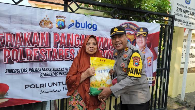 Polsek Sawahan Gelar Bazar Pangan Murah, 1 Ton Beras Ludes dalam Waktu Singkat