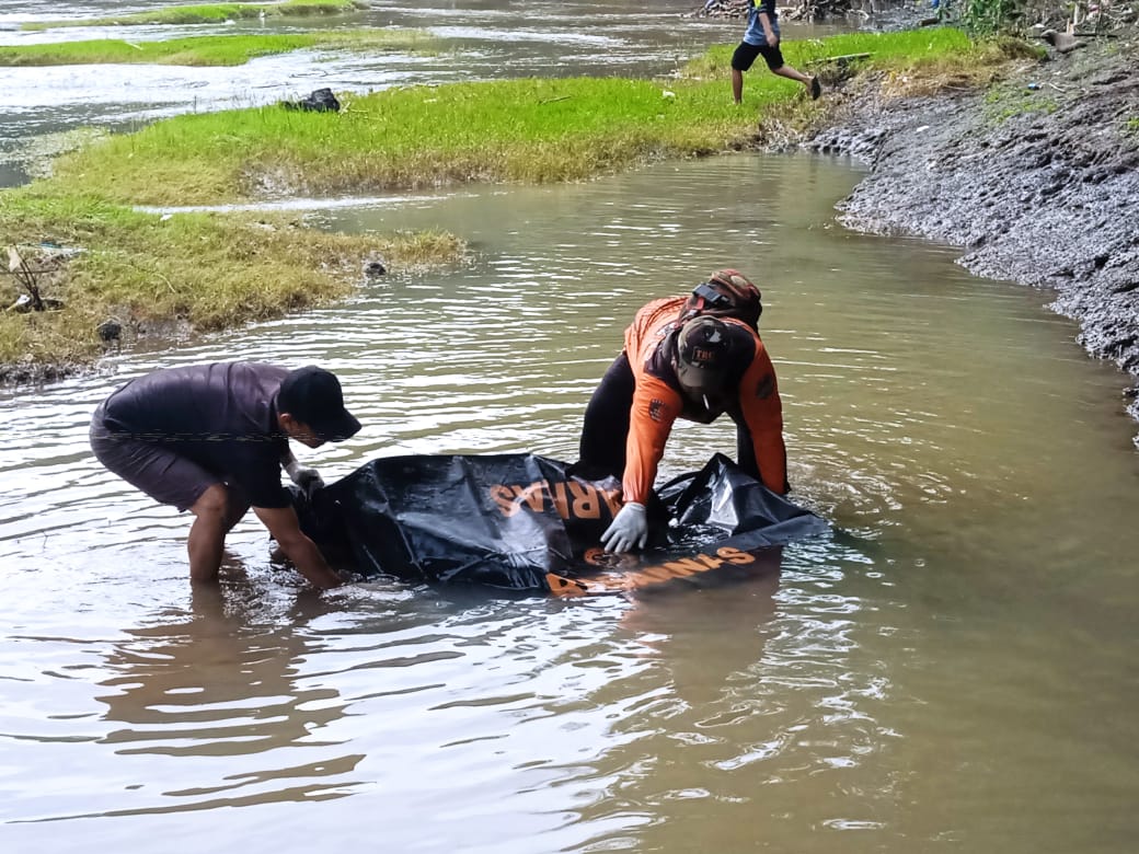 Wanita Lansia Ditemukan Meninggal di Sungai Bedadung Jember Usai Terpeleset dan Hanyut
