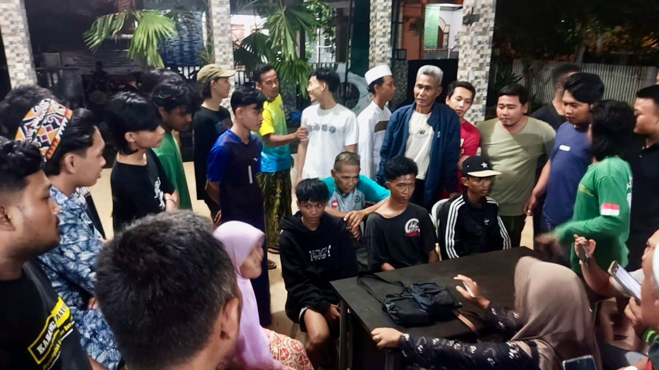 Tepergok Bobol Rumah, Dua Motor Remaja Dibakar Massa di Duduksampeyan Gresik