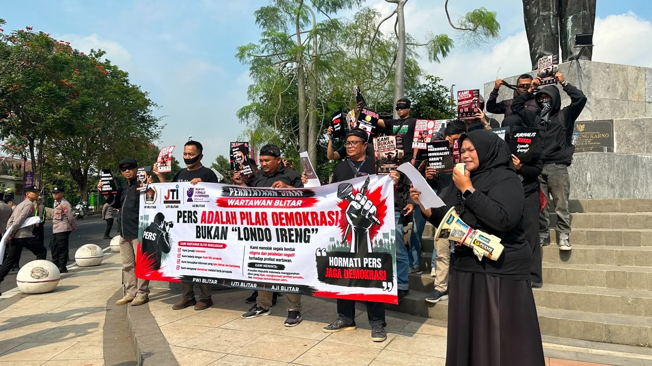 Protes Penyebutan Londo Ireng ke Wartawan, Jurnalis Blitar Turun Jalan