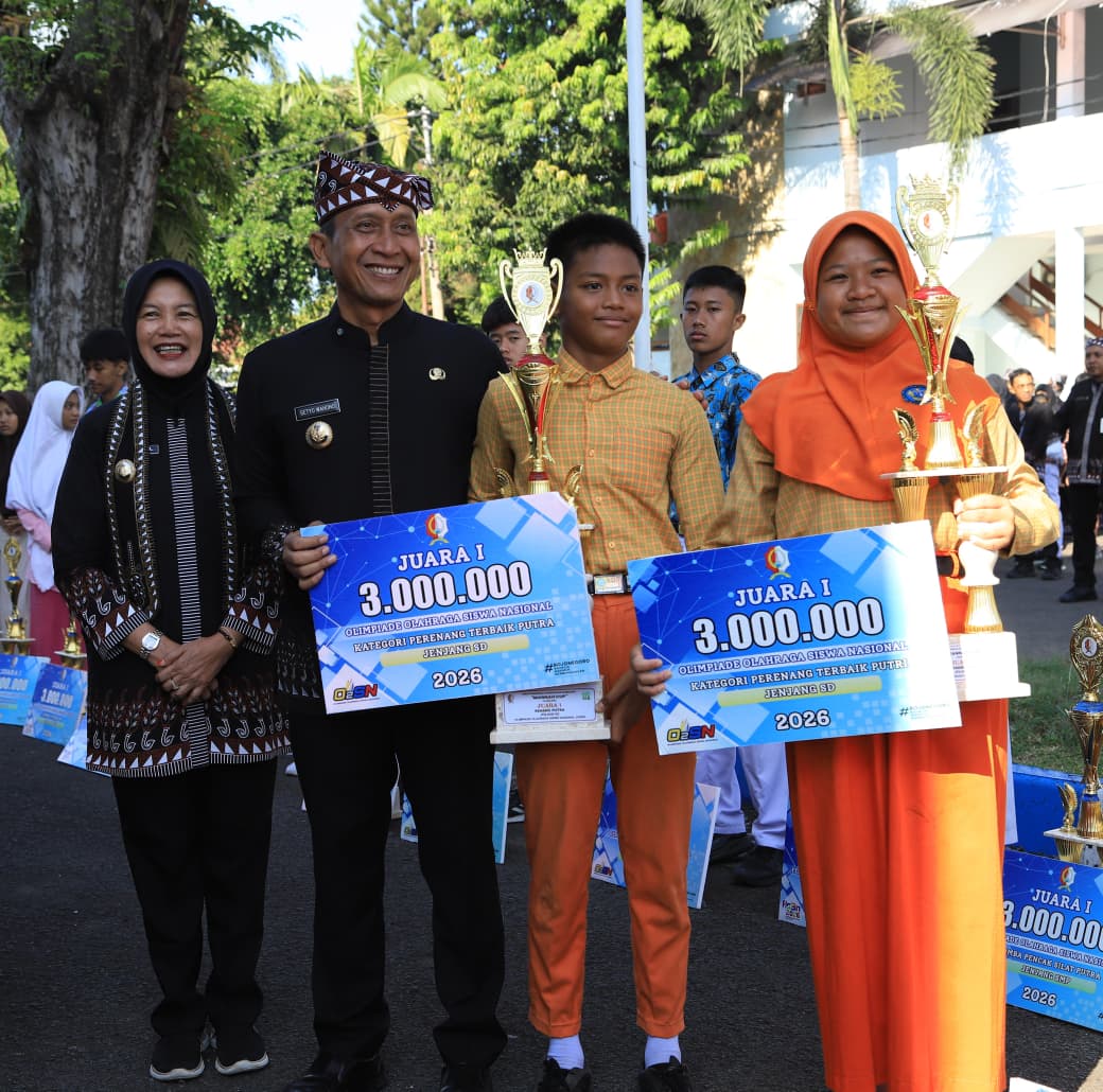 Pimpin Upacara Hari Otoda dan Hardiknas, Bupati Bojonegoro Tekankan Penguatan SDM dan Tata Kelola Pemerintahan