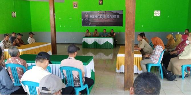 Bhabinkamtibmas Polsek Gemarang Gelar Minggu Kasih di Desa Sebayi