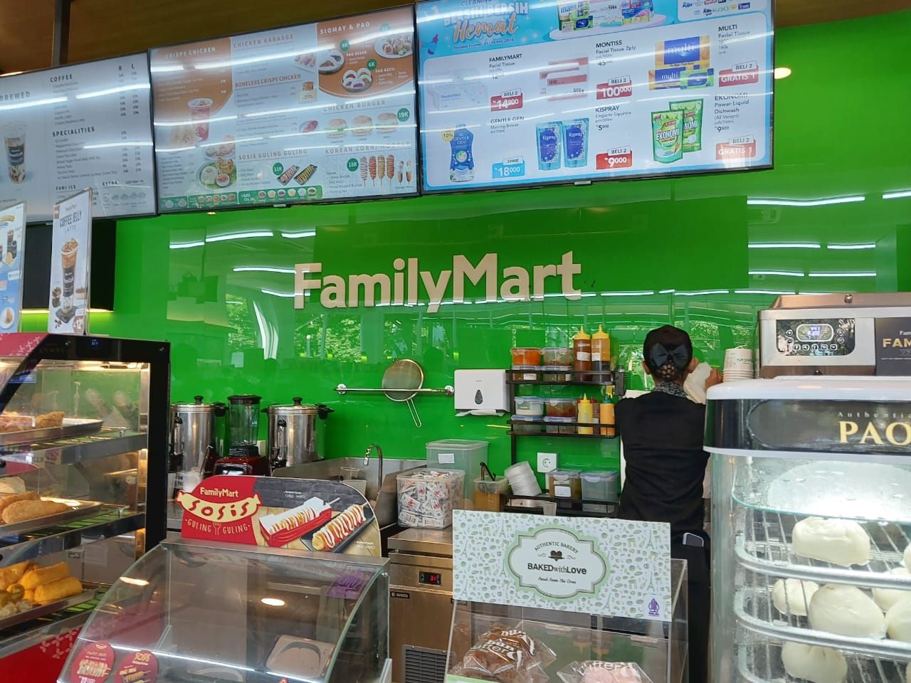 FamilyMart Memperluas Jangkauan: Pembukaan Cabang Terbaru di Graha Pena, Surabaya