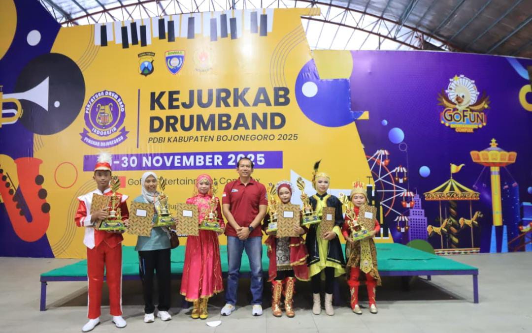 Pelajar Bojonegoro Unjuk Bakat di Kejurkab Drumband 2025