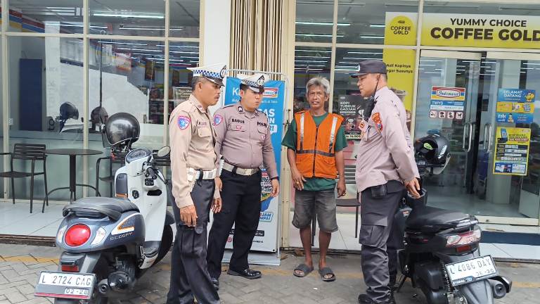 Polsek Sawahan Perkuat Patroli di Minimarket untuk Cegah Aksi Kriminalitas