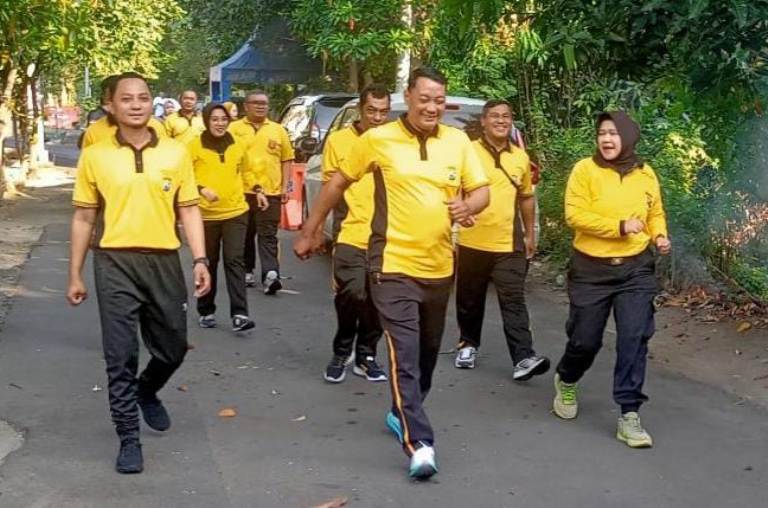 Polsek Rungkut Gelar Olahraga Rutin Jumat Pagi