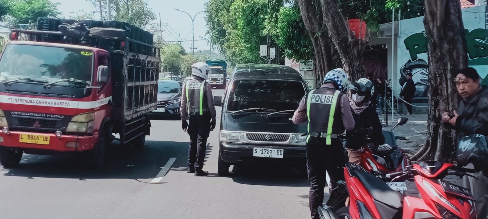 Operasi Patuh Semeru 2025: Sepekan Polres Gresik Tindak Ribuan Pelanggar Lalu Lintas 