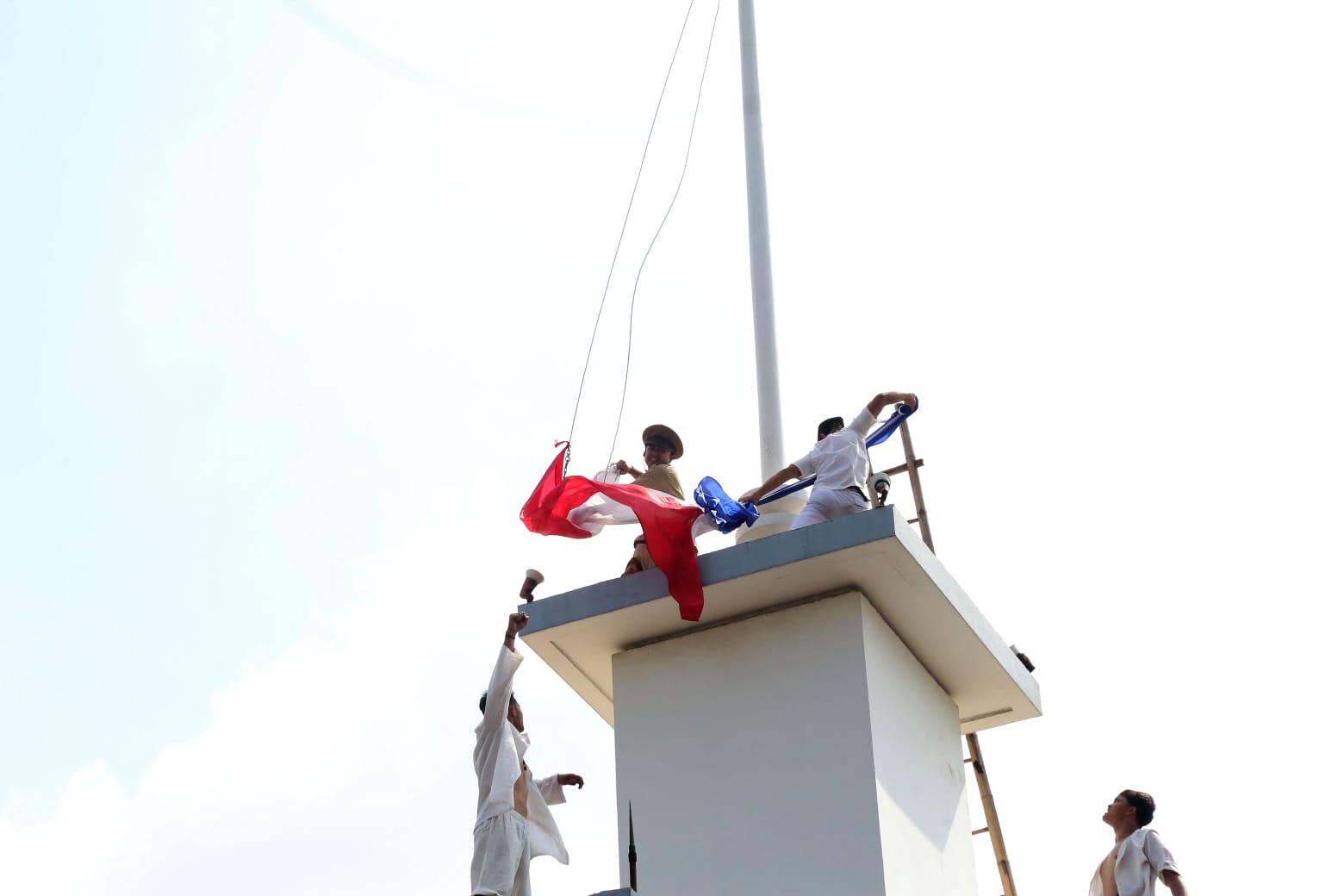 Teatrikal Perobekan Bendera di Depan Hotel Majapahit, Hidupkan Semangat Nasionalisme Generasi Muda