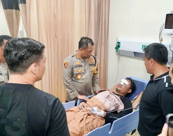 Kapolrestabes Surabaya Jenguk Personil Terluka Pascademo UU TNI, Beri Dukungan Moril