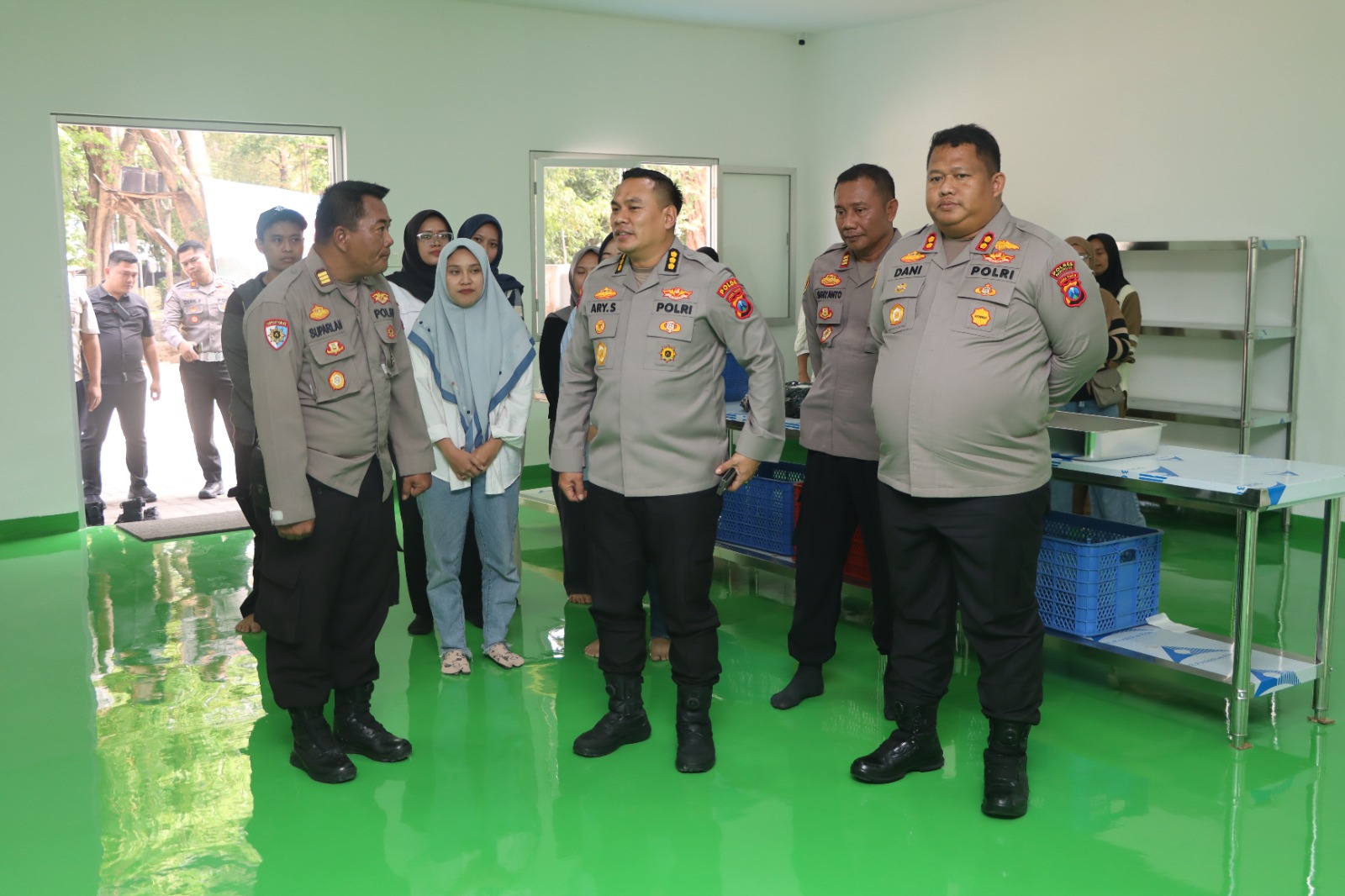 Irwasda Polda Jatim dan Kapolres Pasuruan Tinjau SPPG Polri di Wonorejo