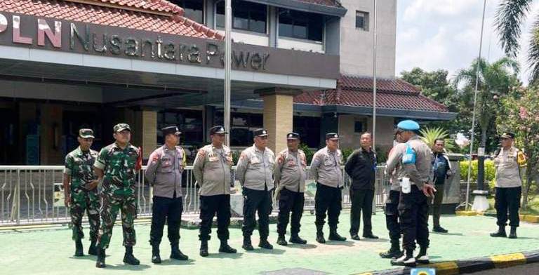 Polsek Gayungan Siagakan Personel Gabungan Amankan Unras di PT PJB Ketintang