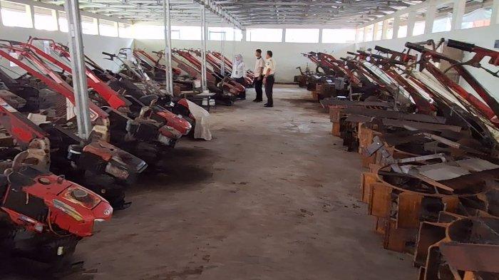 Warga Ngawi Ramai-Ramai Gadai Emas dan Traktor untuk Biaya Sekolah
