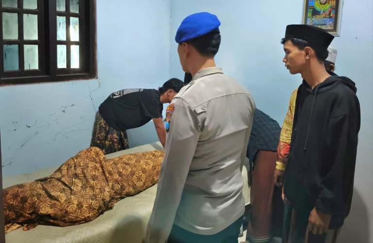 Melaut di Perairan Sidoarjo Nelayan Pohjentrek Pasuruan Tewas Tersambar Petir