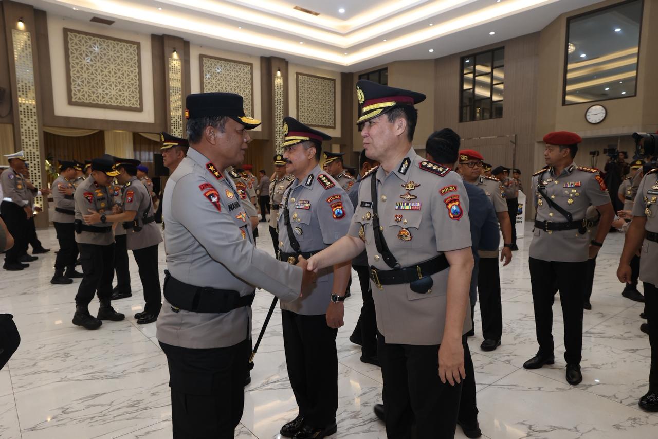 Pimpin Sertijab, Kapolda Jatim Minta Personel Hadirkan Terobosan Positif
