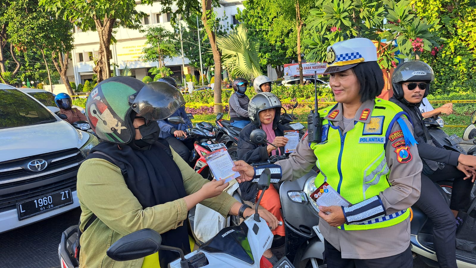 Satlantas Polrestabes Surabaya Sosialisasi Operasi Patuh Semeru di Kota Lama 
