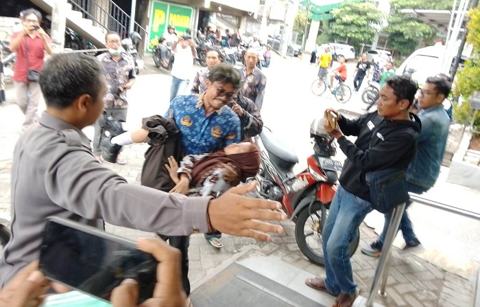 Diduga Keracunan MBG, Belasan Siswa SMAN 2 Lamongan Dievakuasi ke RS