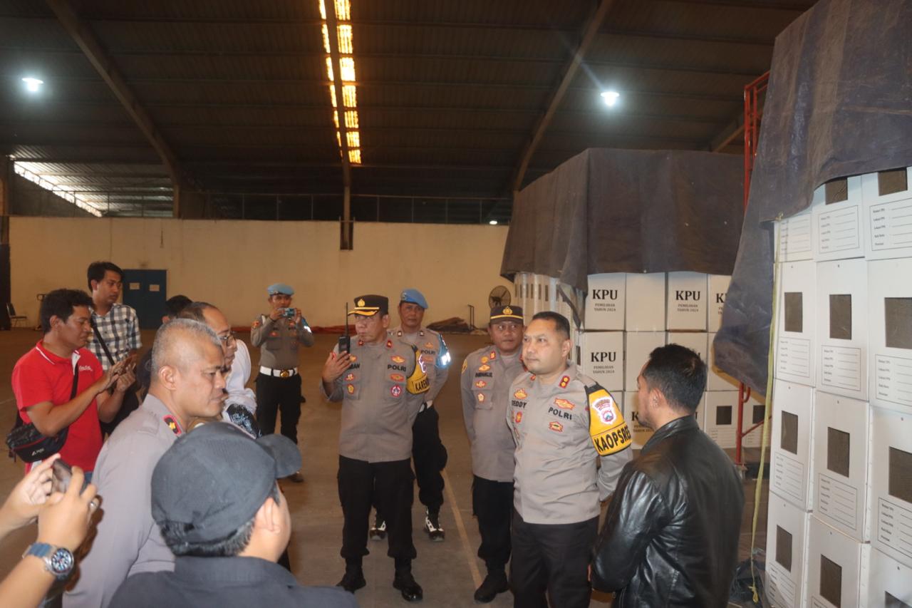 Kapolres AKBP Teddy Cek Gudang Logistik KPU