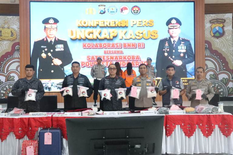Polresta Sidoarjo dan BNNP Jatim Gagalkan Penyelundupan 8,2 Kilogram Sabu