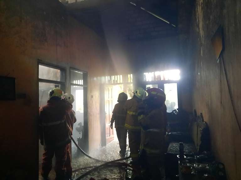 Sehari, 2 Rumah Warga Surabaya Ludes Terbakar Gegara Korlseting