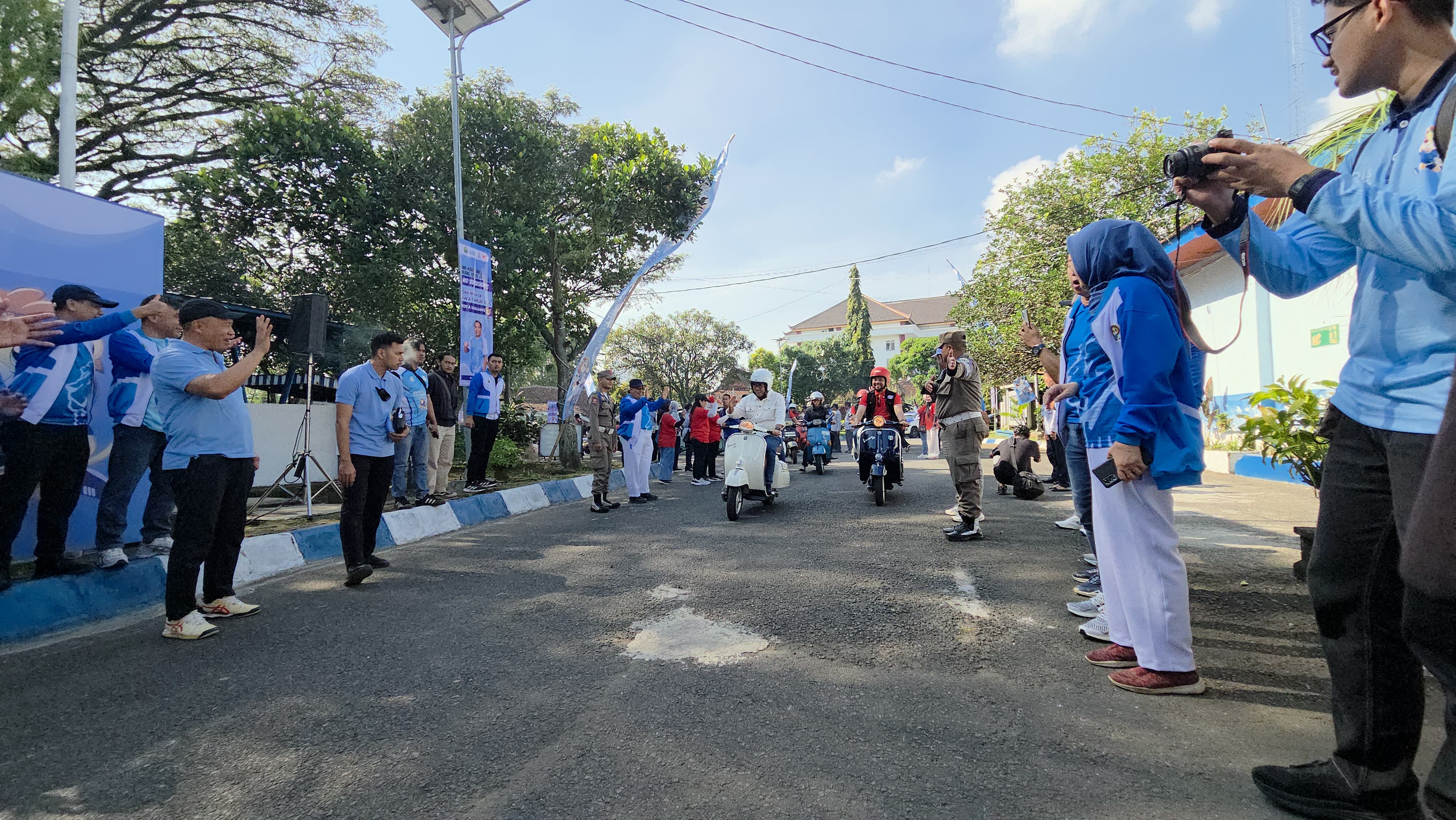 Kirab Api Porprov Jatim IX 2025 Tiba di Kota Malang, Wali Kota dan Wakil Wali Kota Sambut Langsung
