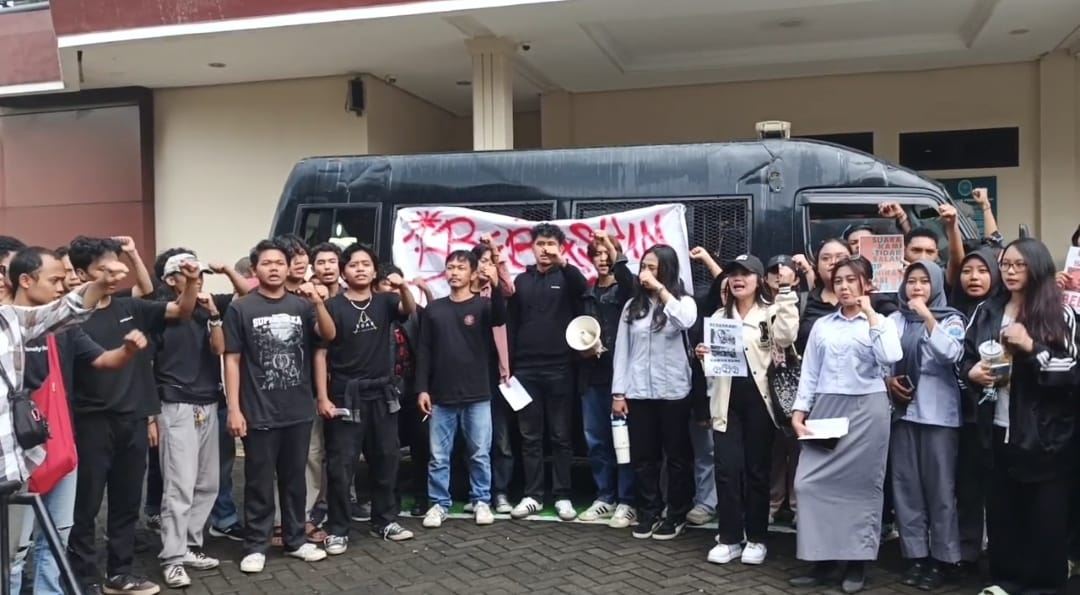 Amarah Masyarakat Jember Tuntut Bebaskan 7 Demonstran, Sebut Dakwaan Cacat Hukum dan Kriminalisasi Politik
